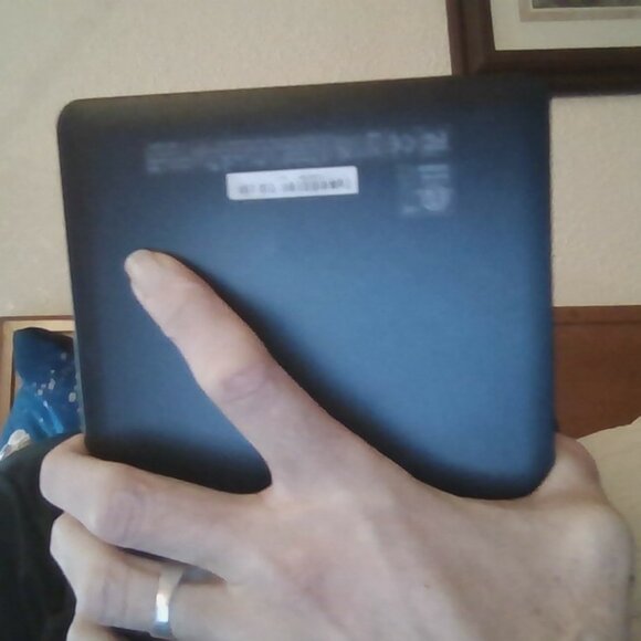 10.1" ACER Tablet in new but used condition - Picture 4 of 5